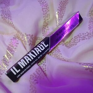 IL MAKIAGE Long-Wear Eyeliner Pencil in Batman
